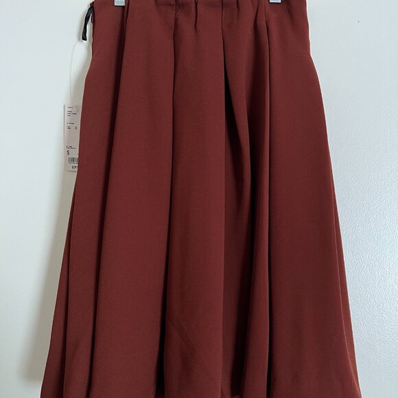 Uniqlo A-Line Skirt in Deep Red - Picture 3 of 7